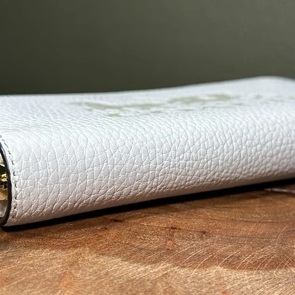 *LIKE NEW* COACH Embossed Horse & Carriage Long Zip-Around Wallet - Picture 8 of 16